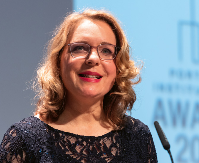 Die Favoritin der portfolio-Leser: Der Leserpreis 2020 geht an die Ökonomin Claudia Kemfert.