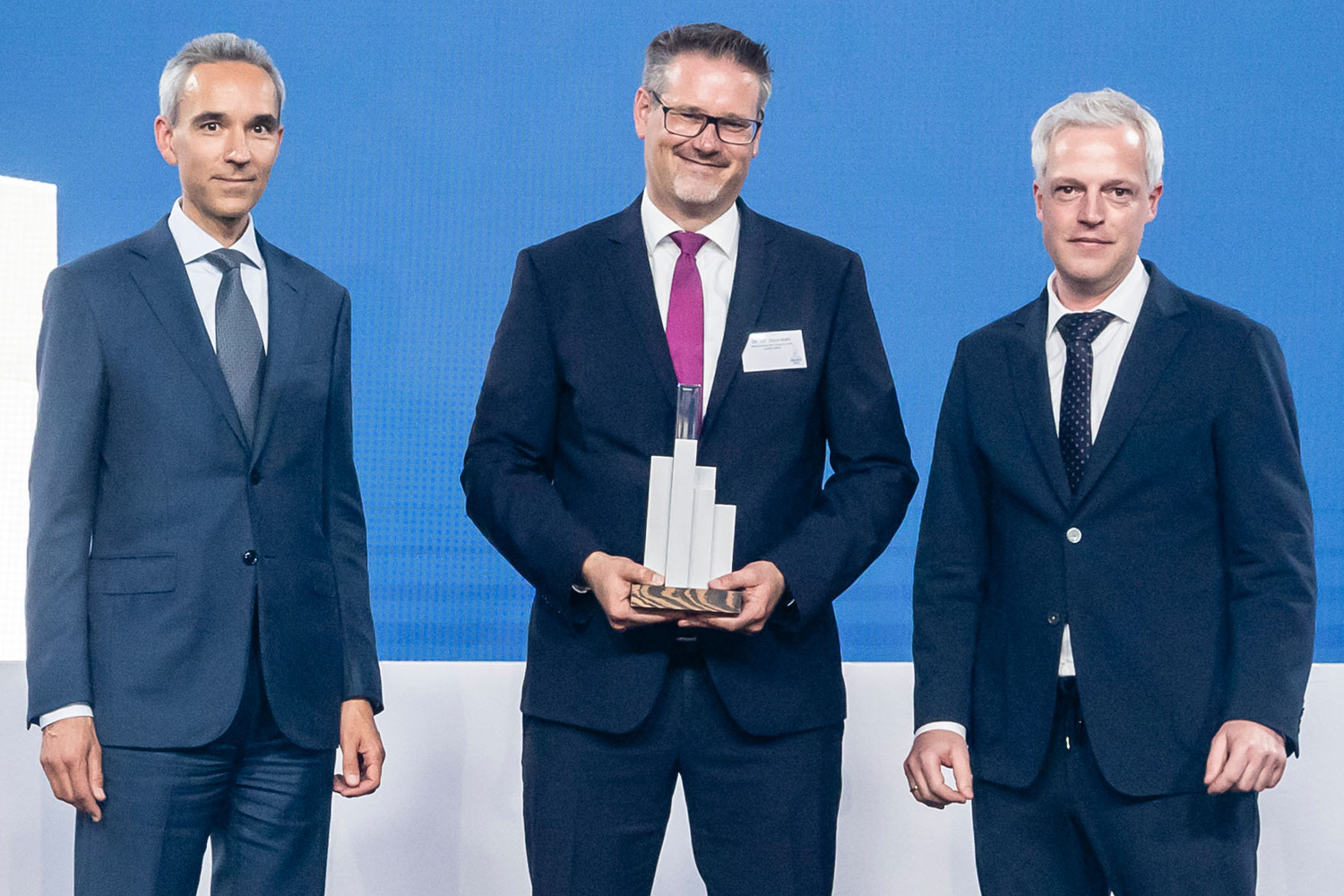 Awards 2023: Versicherungsaufseher holt Vordenker-Award